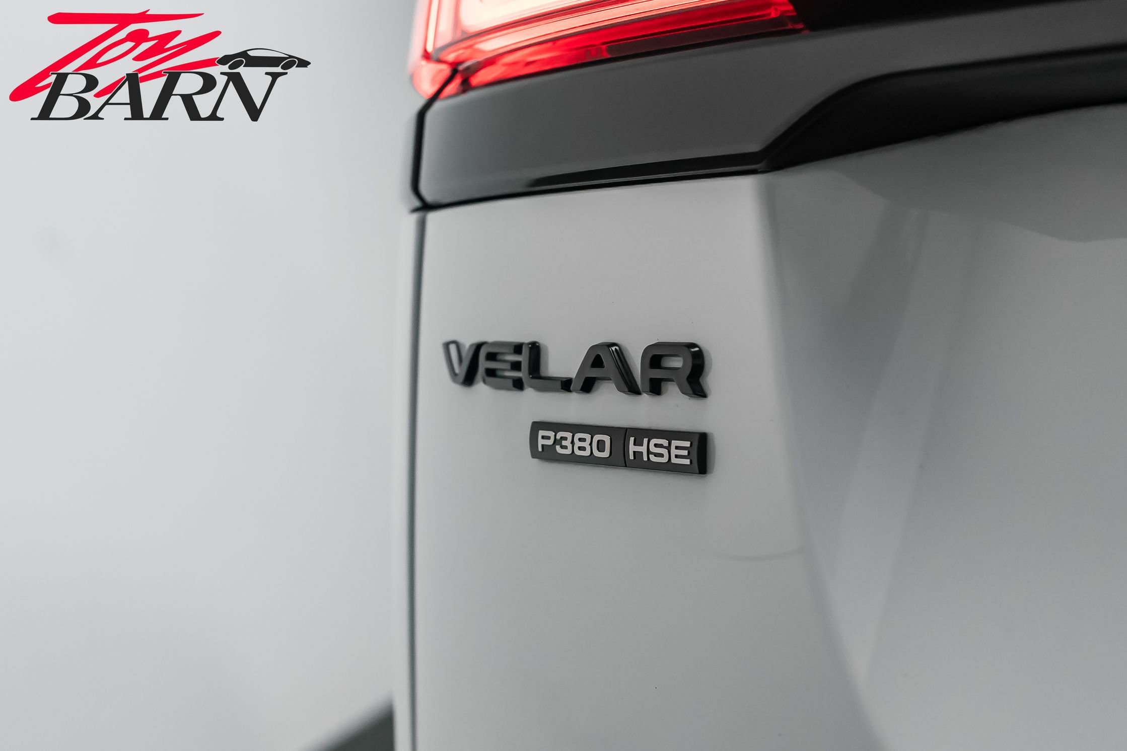 Used 2018 Land Rover Range Rover Velar R-Dynamic HSE image 15