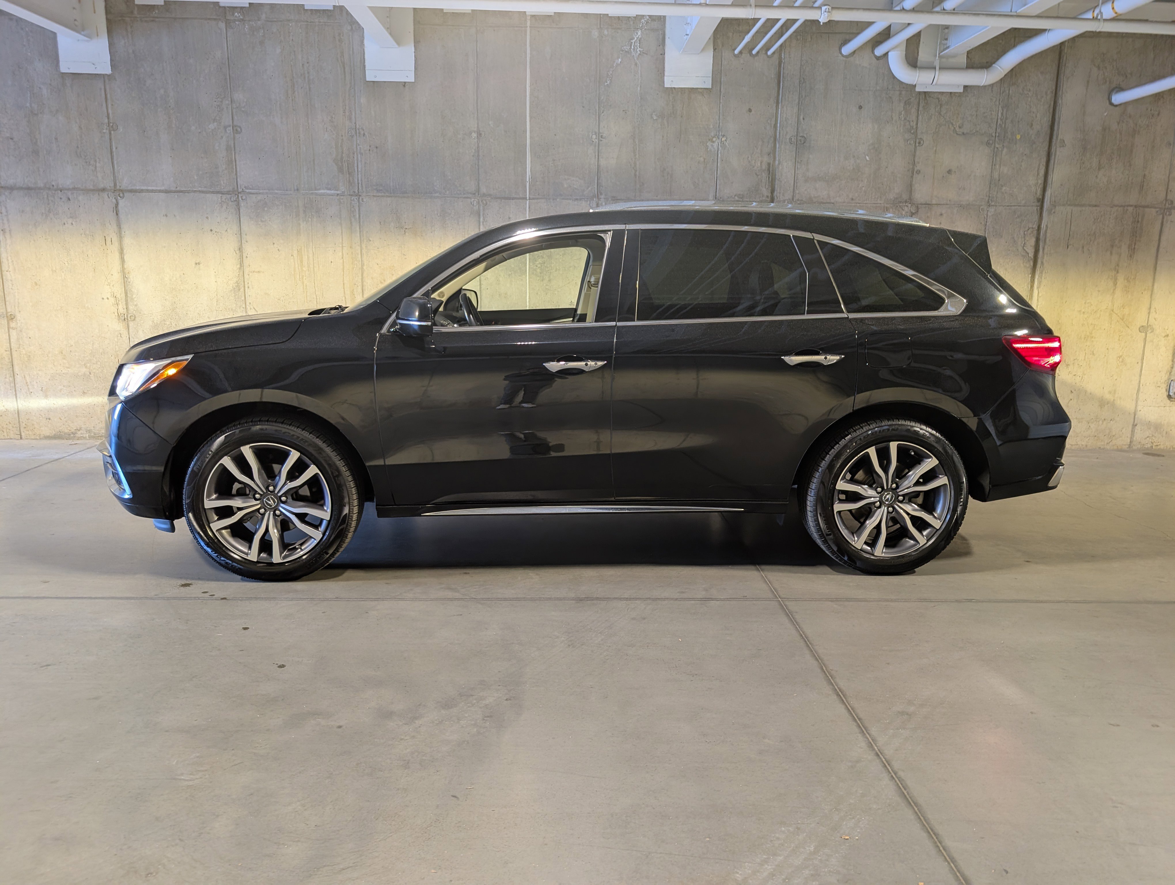 Used 2019 Acura MDX FWD w/ Advance Package image 2
