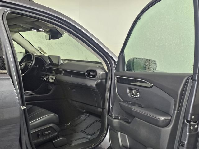 Used 2023 Honda Pilot Elite image 12