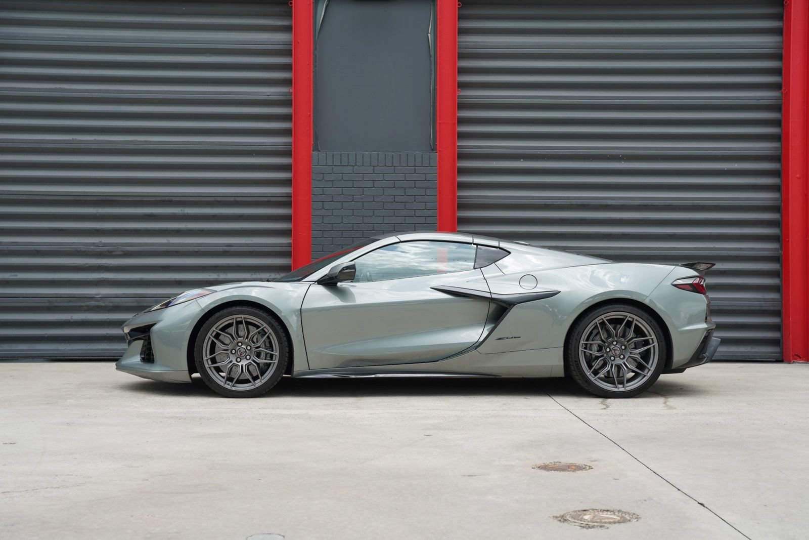 Used 2023 Chevrolet Corvette Z06 RWD image 4