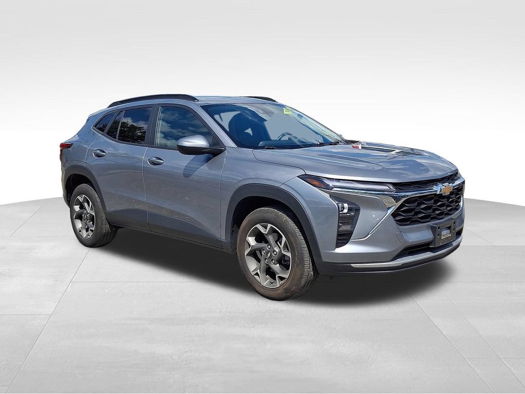 Used 2025 Chevrolet Trax LT w/ Driver Confidence Package