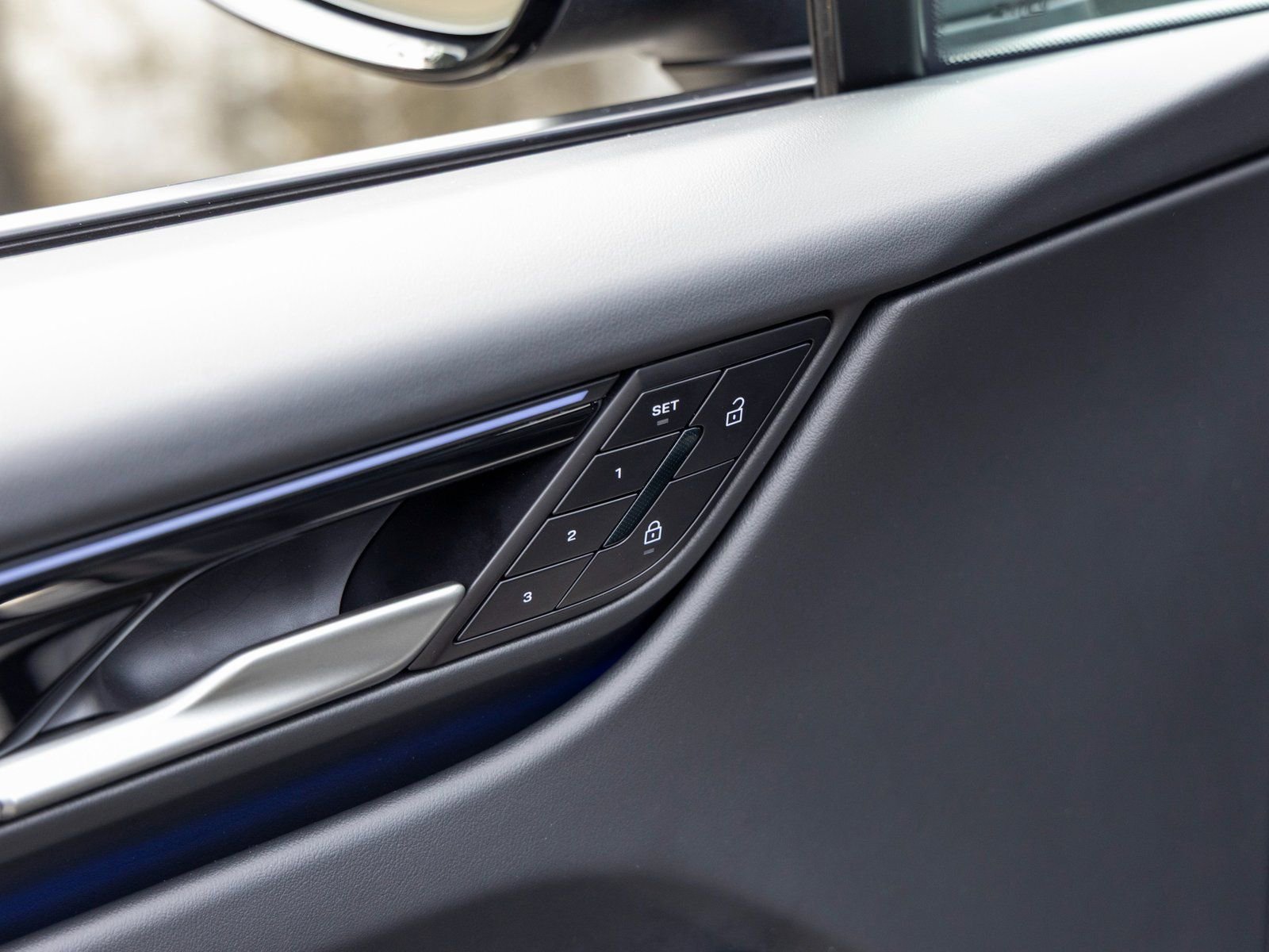 Certified 2025 Porsche Macan Electric image 23