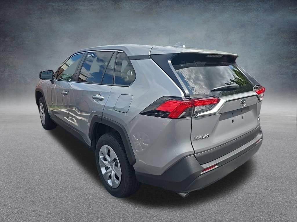 Used 2025 Toyota RAV4 LE AWD/4WD image 4