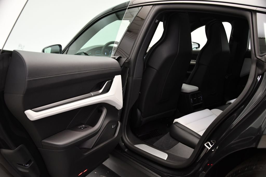 Used 2025 Porsche Taycan image 42