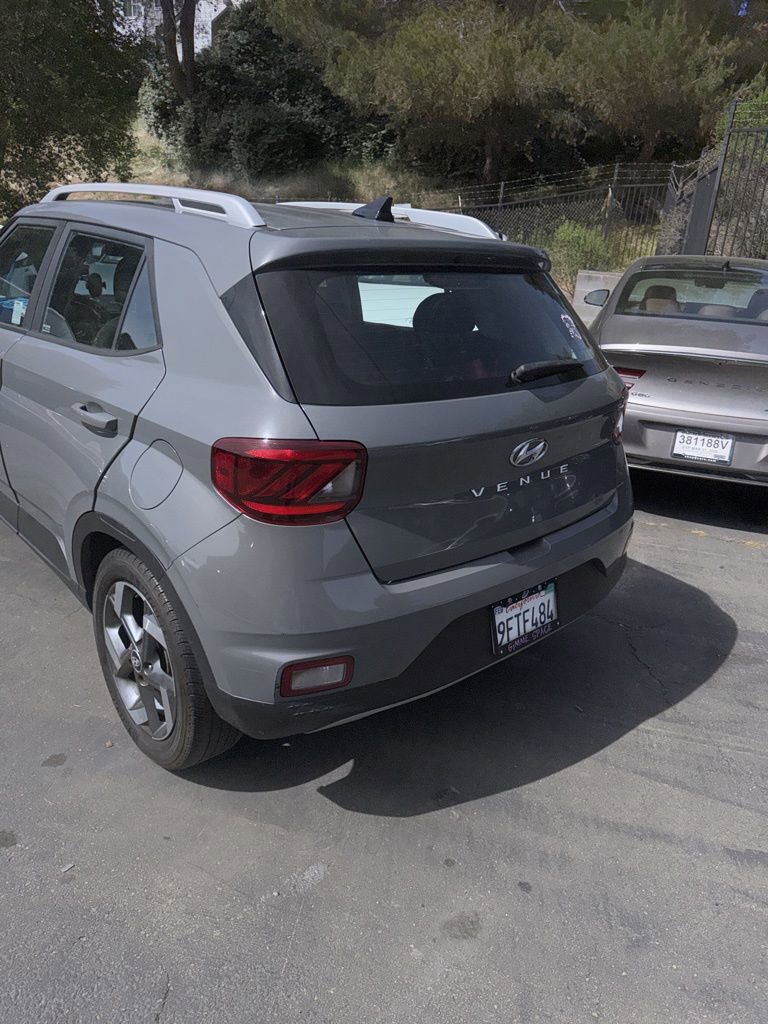 Used 2021 Hyundai Venue SEL w/ Cargo Package image 5