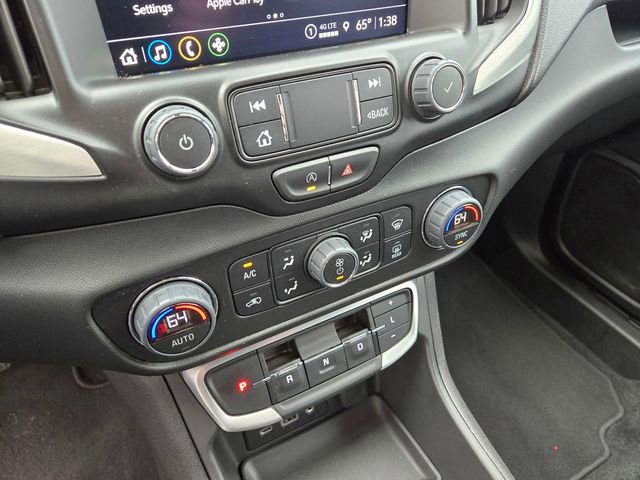 Used 2024 GMC Terrain SLT image 17