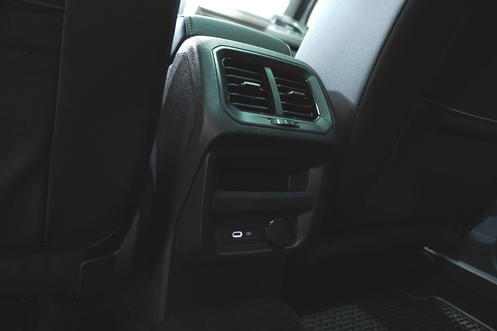 Used 2023 Volkswagen Tiguan SEL R-Line image 13