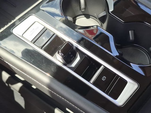 Used 2025 Volkswagen Atlas SE FWD image 19