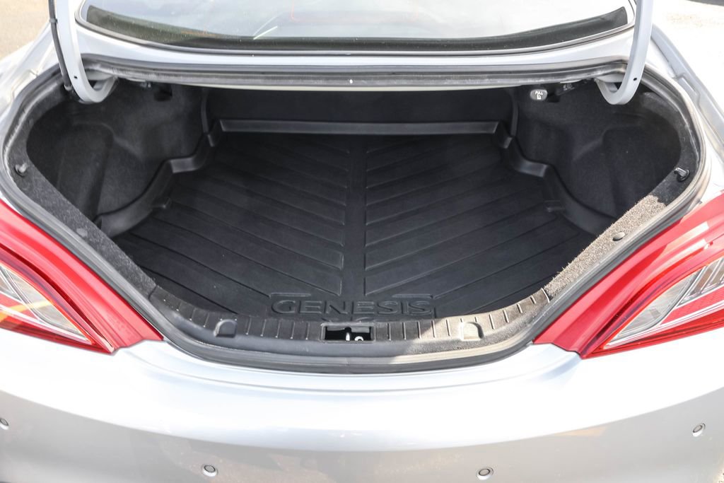 Used 2013 Hyundai Genesis 3.8 RWD image 31