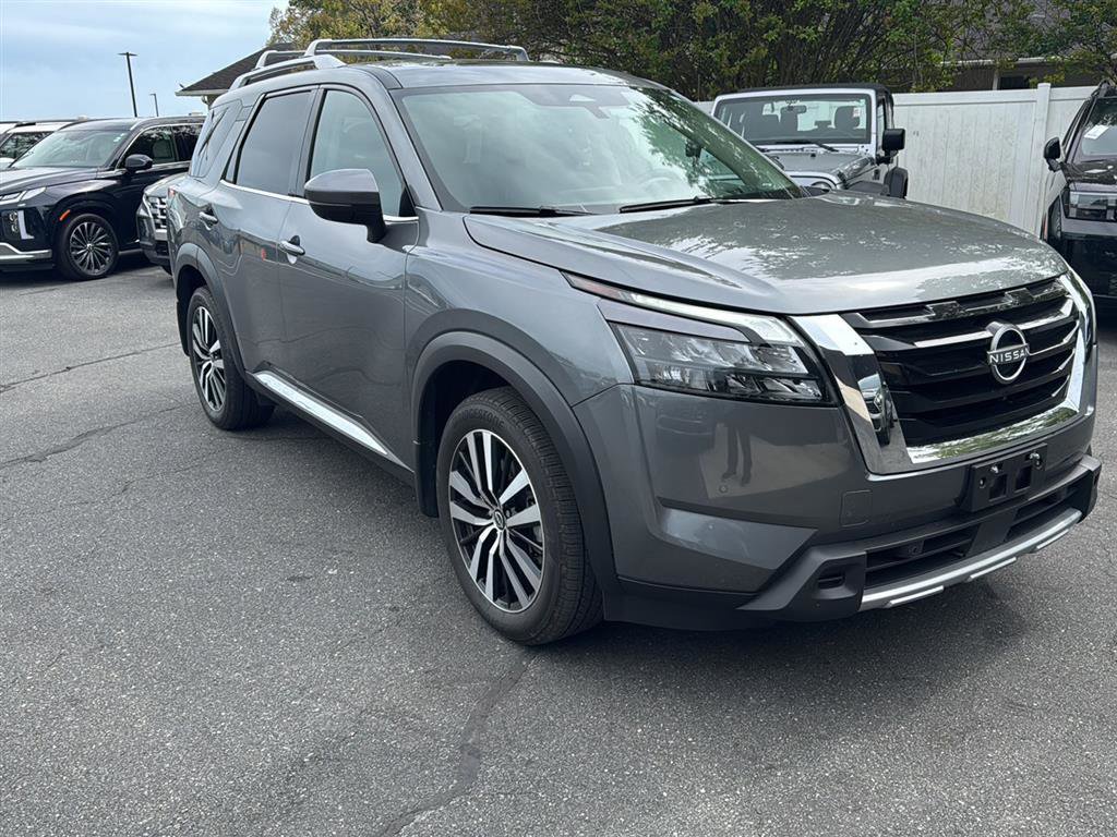Used 2025 Nissan Pathfinder Platinum AWD/4WD image 6