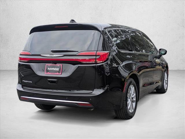 New 2026 Chrysler Pacifica Select image 2