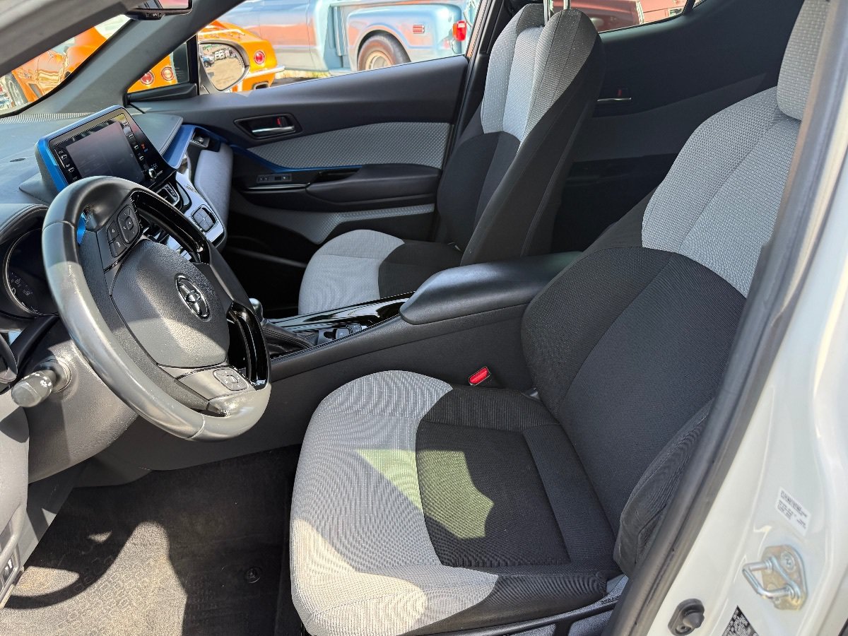 Used 2019 Toyota C-HR XLE FWD image 15