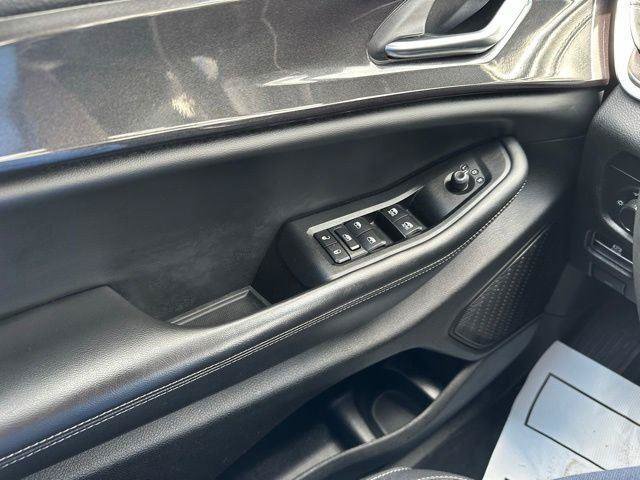 Used 2023 Jeep Grand Cherokee Laredo AWD/4WD image 50