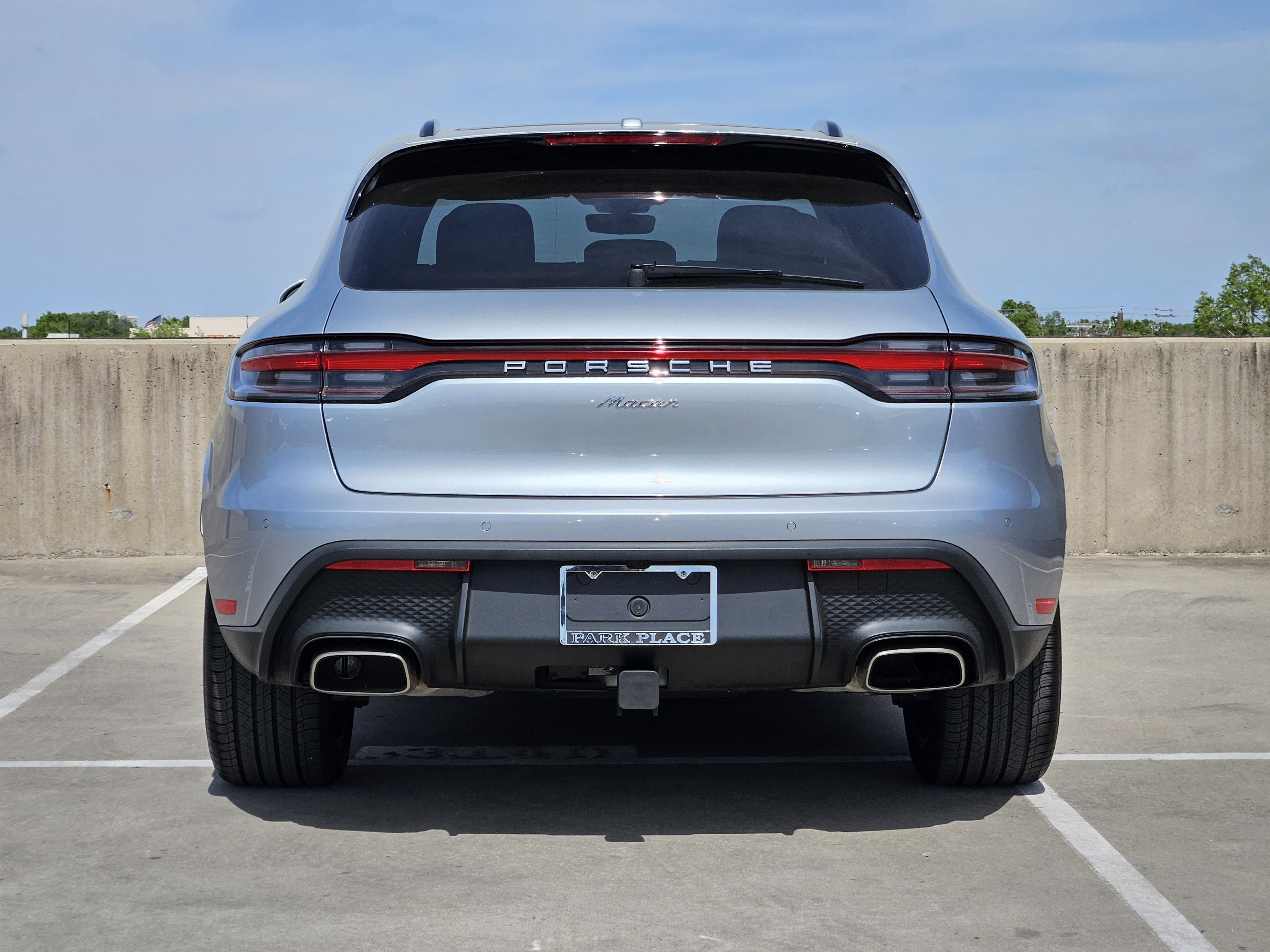 Certified 2025 Porsche Macan image 7