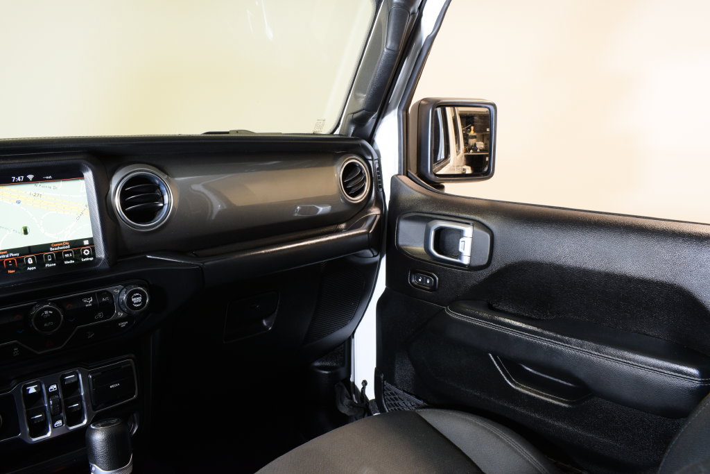 Used 2020 Jeep Wrangler Unlimited Sahara w/ Uconnect 4C Nav & Sound Group AWD/4WD image 16