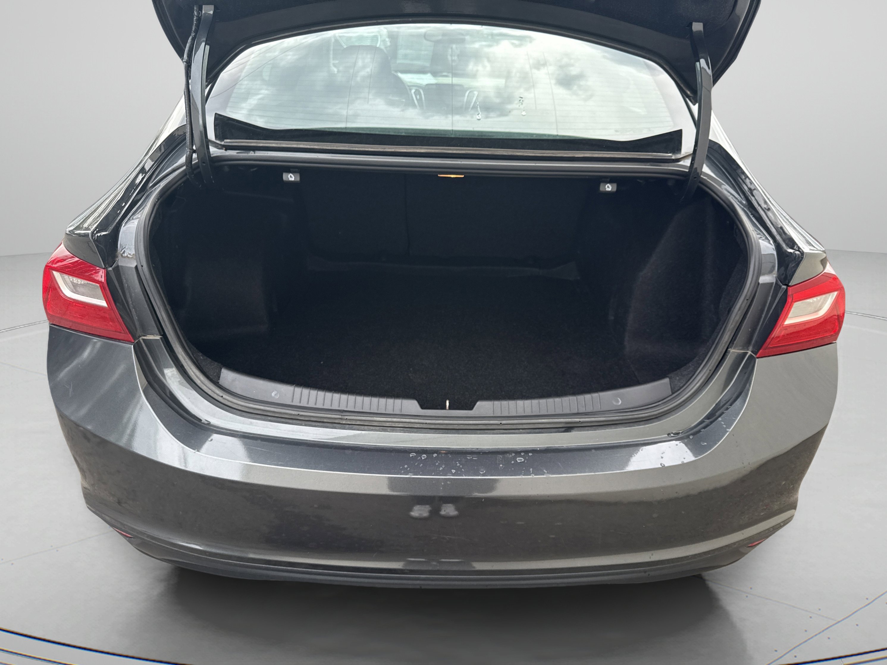 Used 2017 Chevrolet Malibu LT image 7