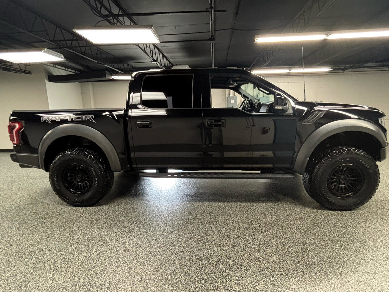 Used 2019 Ford F150 Raptor w/ Equipment Group 802A Luxury image 4