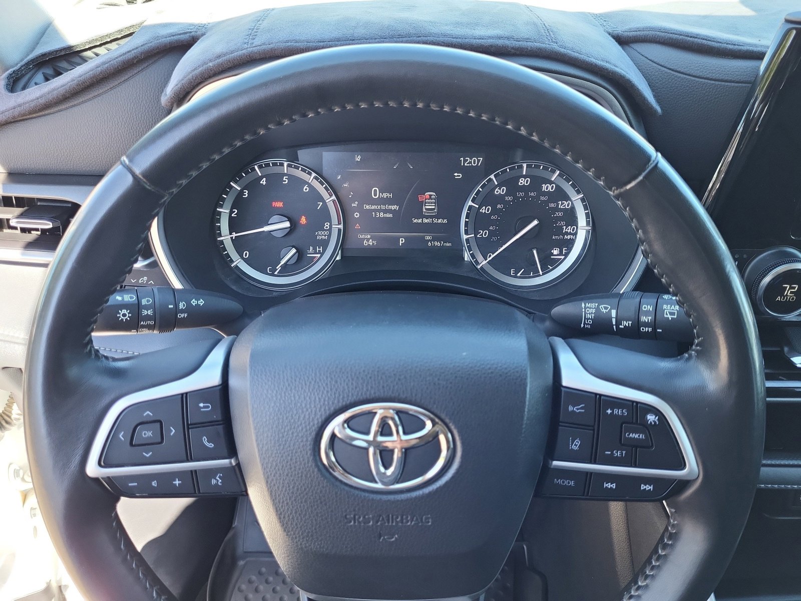 Used 2022 Toyota Highlander XLE image 10