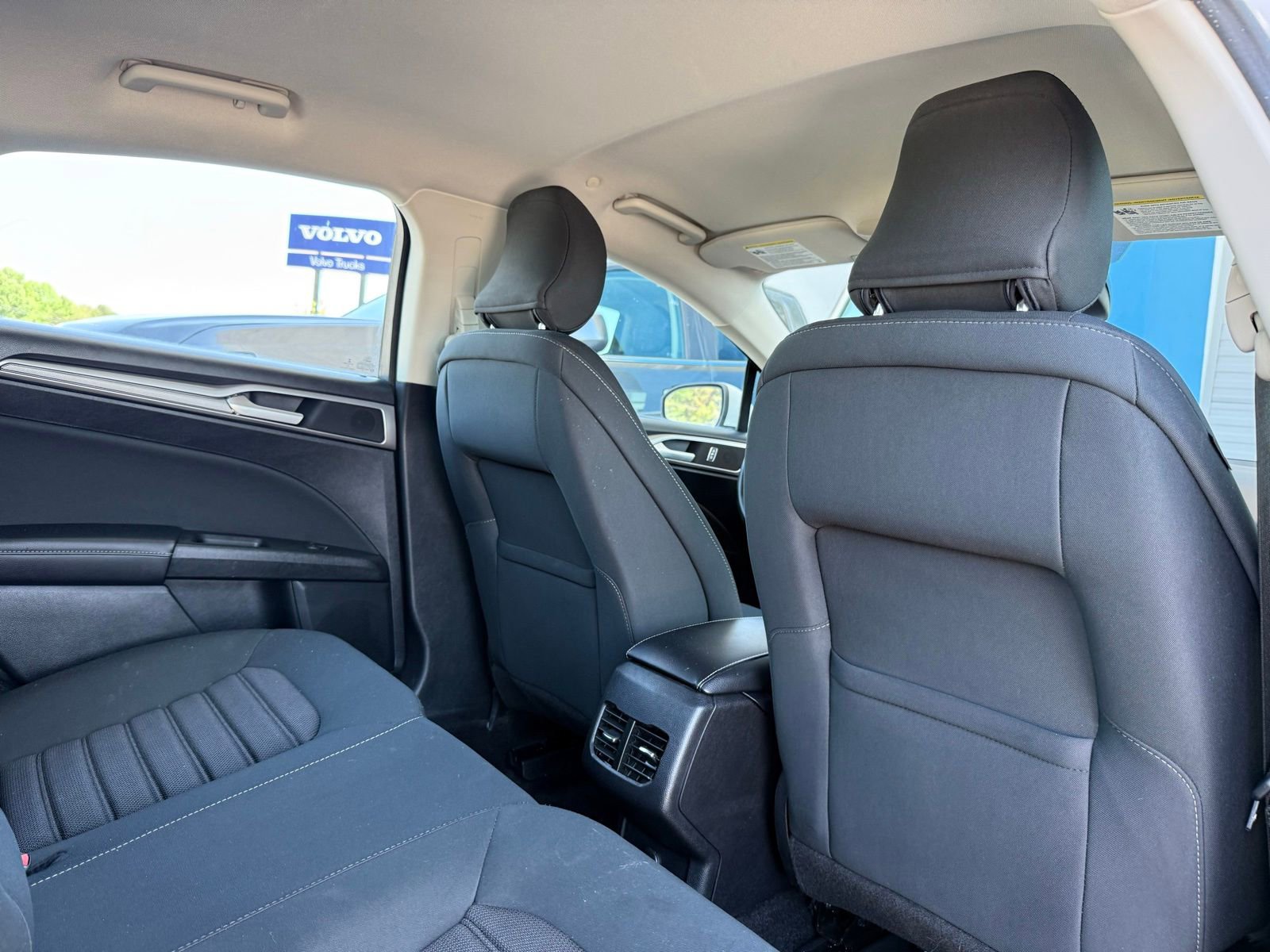 Used 2019 Ford Fusion SE image 18