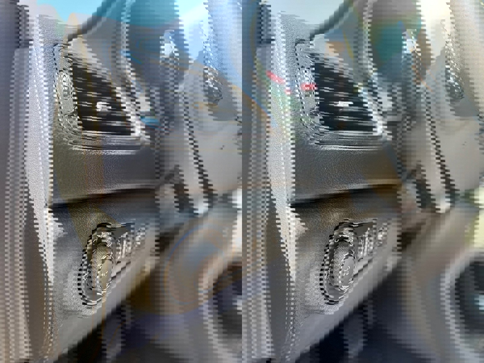 Used 2015 Chrysler 200 S w/ Navigation & Sound Group I image 9