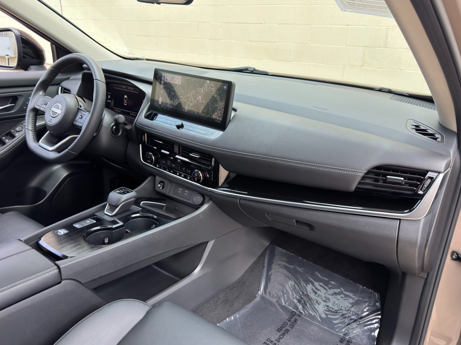 Used 2024 Nissan Rogue SL w/ SL Premium Package FWD image 14