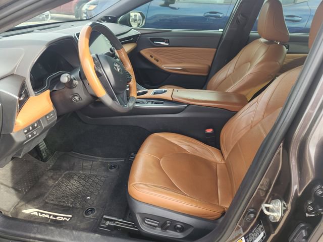 Used 2020 Toyota Avalon Limited image 2