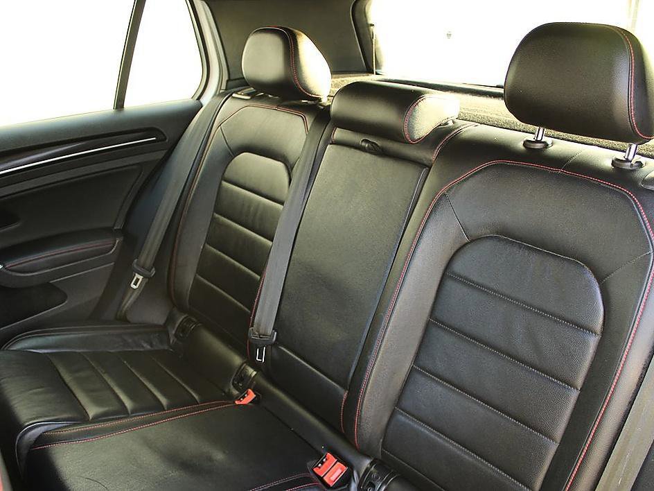 Used 2017 Volkswagen GTI SE FWD image 11