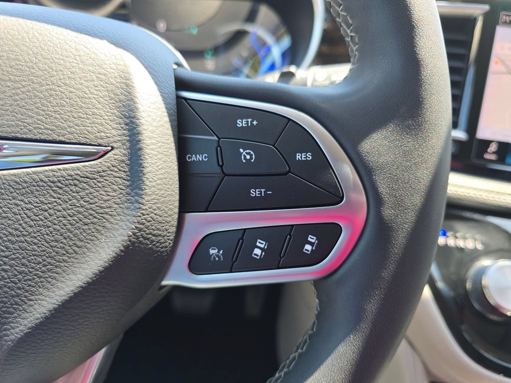 Used 2023 Chrysler Pacifica Limited FWD image 68