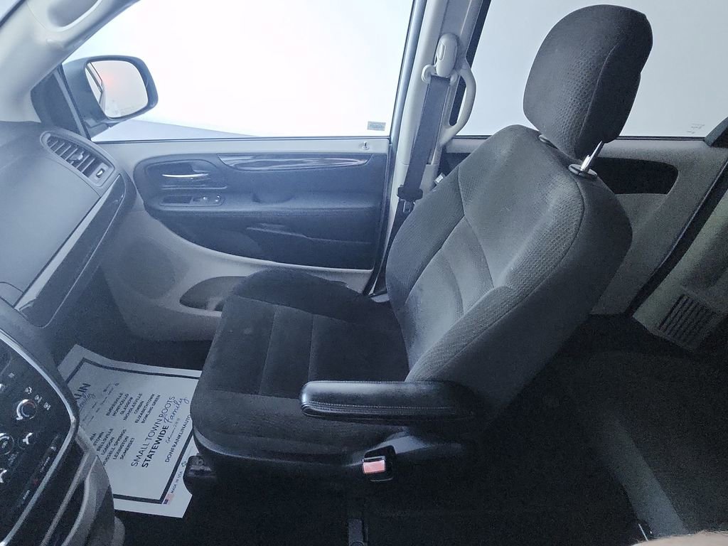 Used 2018 Dodge Grand Caravan SE FWD image 21