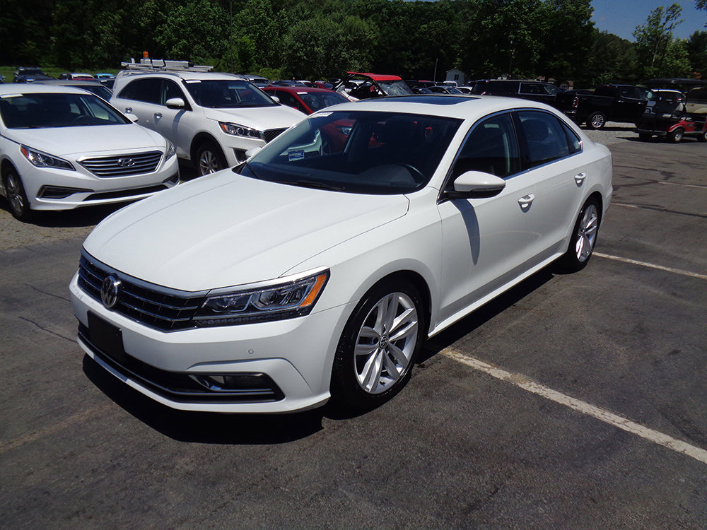 Used 2018 Volkswagen Passat 2.0T SE FWD image 2