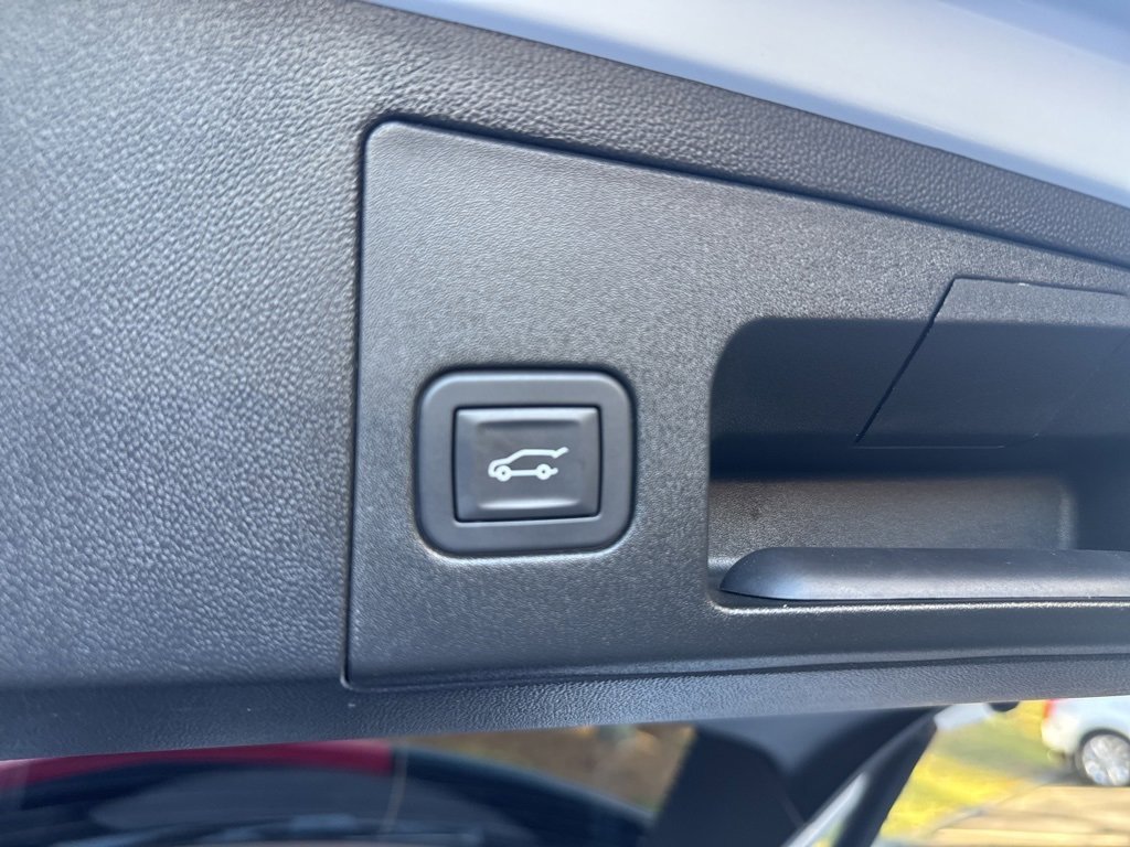 Used 2025 Cadillac XT5 Premium Luxury image 13