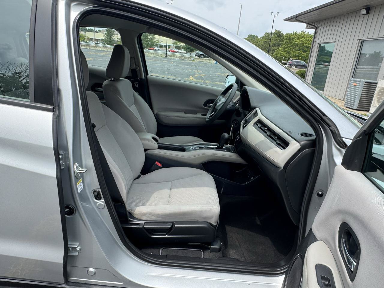 Used 2016 Honda HR-V LX image 12