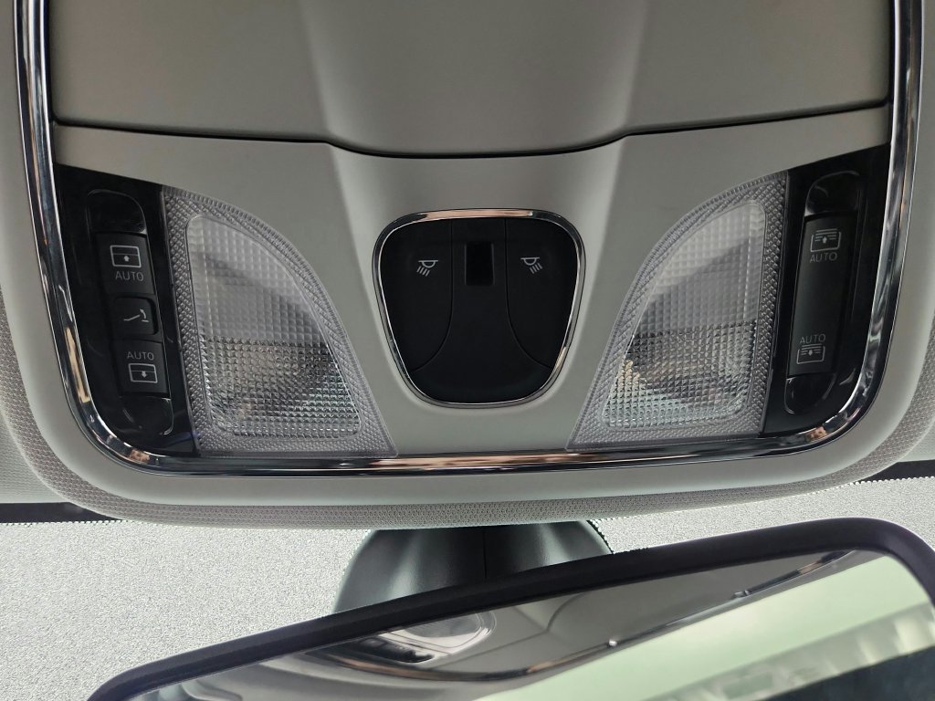 Used 2019 Jeep Cherokee Limited AWD/4WD image 23
