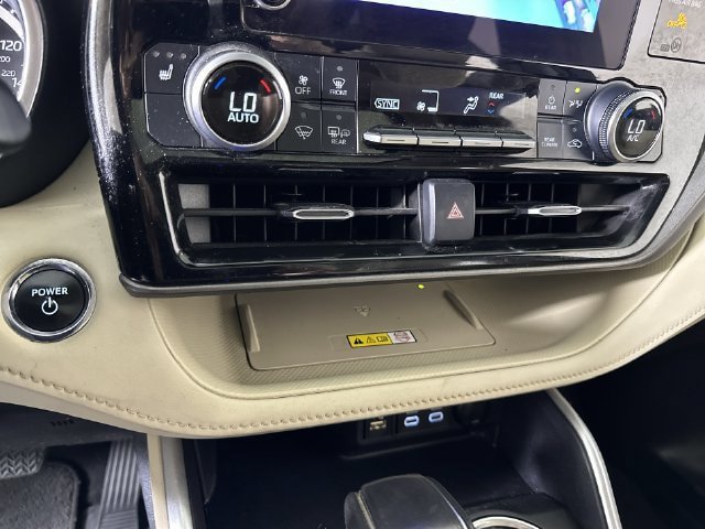 Used 2023 Toyota Highlander XLE AWD/4WD image 17