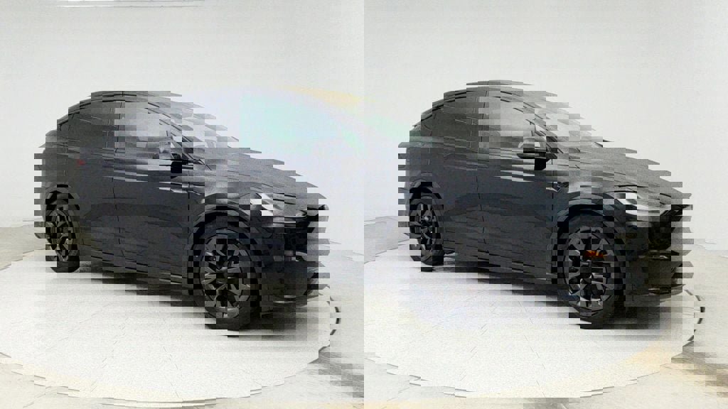 Used 2024 Tesla Model X image 3