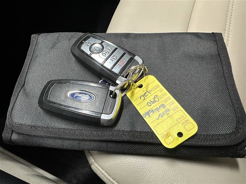 Used 2017 Ford Fusion Energi SE image 22