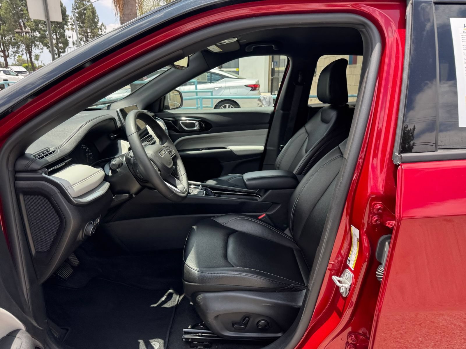 Used 2025 Jeep Compass Limited AWD/4WD image 28