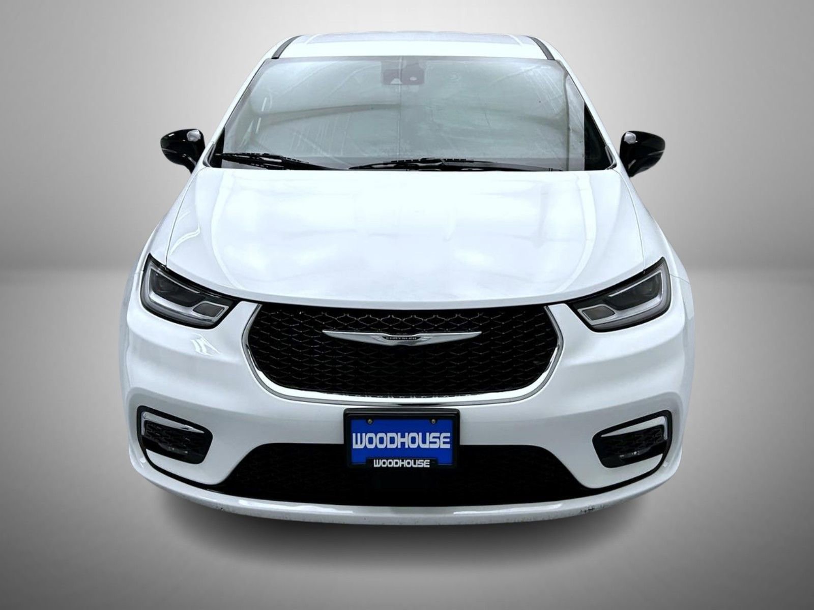 Used 2025 Chrysler Pacifica Select image 2