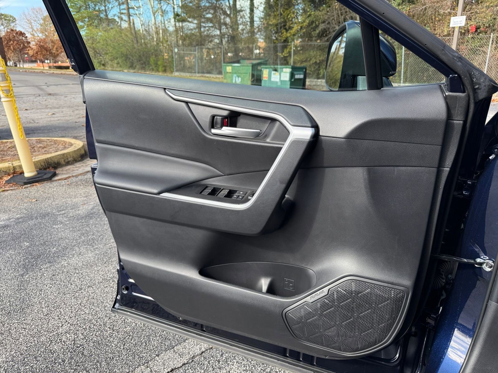 Used 2025 Toyota RAV4 XLE image 20