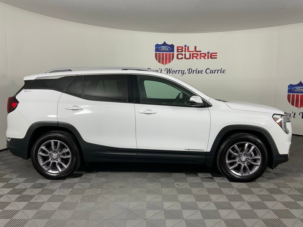 Used 2023 GMC Terrain SLT w/ Tech Package FWD image 2