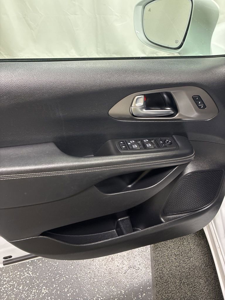 Used 2021 Chrysler Pacifica Limited w/ S Appearance Package AWD/4WD image 13