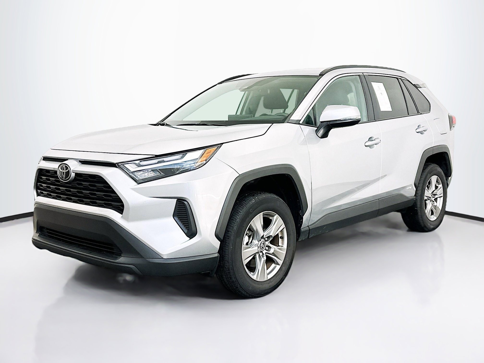 Used 2025 Toyota RAV4 XLE image 3