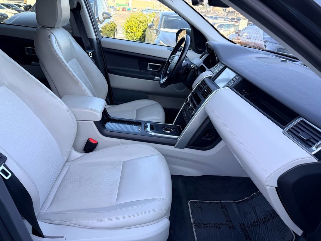Used 2017 Land Rover Discovery Sport SE image 16