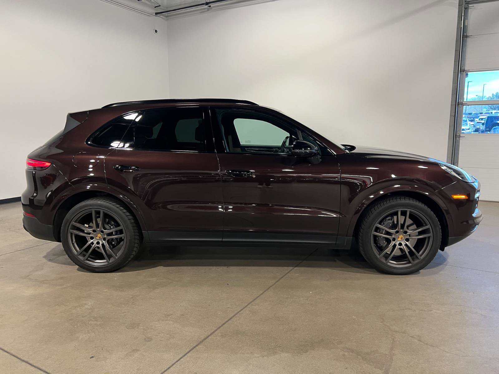 Used 2023 Porsche Cayenne Platinum Edition AWD/4WD image 2
