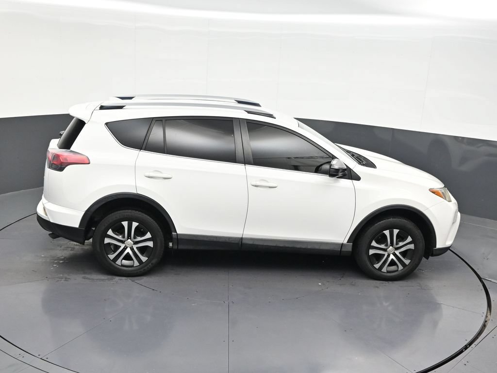 Used 2018 Toyota RAV4 LE FWD image 20