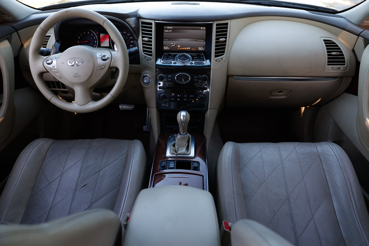 Used 2009 INFINITI FX35 AWD w/ Navigation Pkg image 2