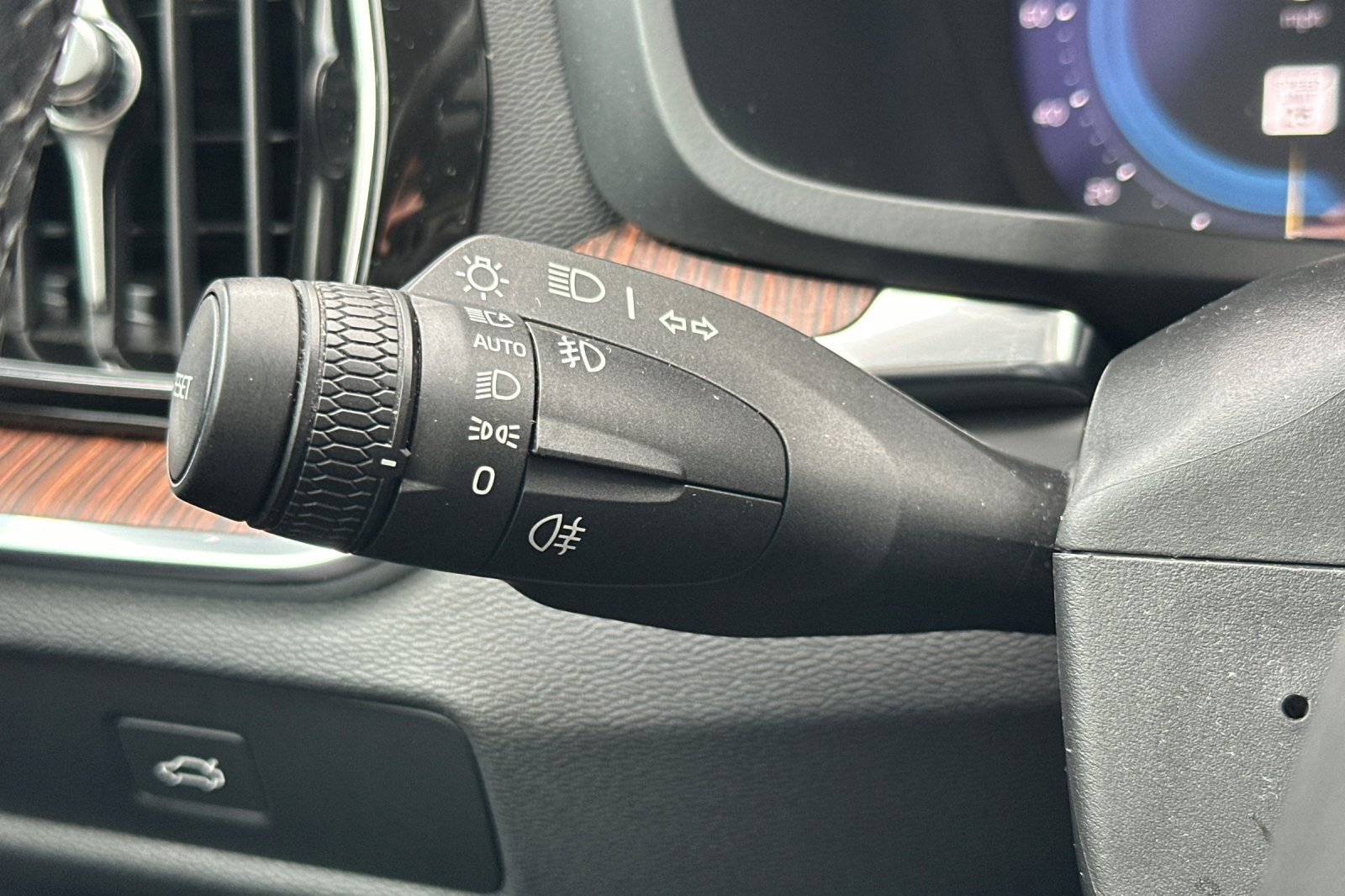 Used 2024 Volvo S60 B5 Plus image 35