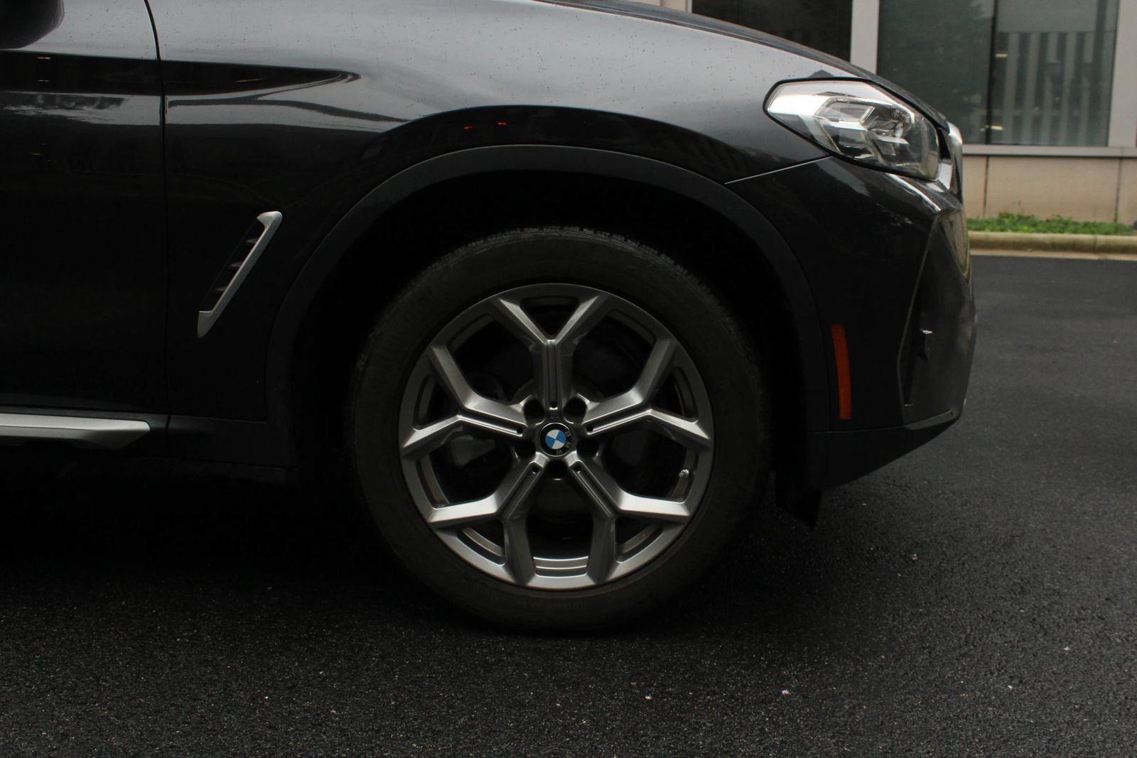 Used 2023 BMW X3 xDrive30i AWD/4WD image 4
