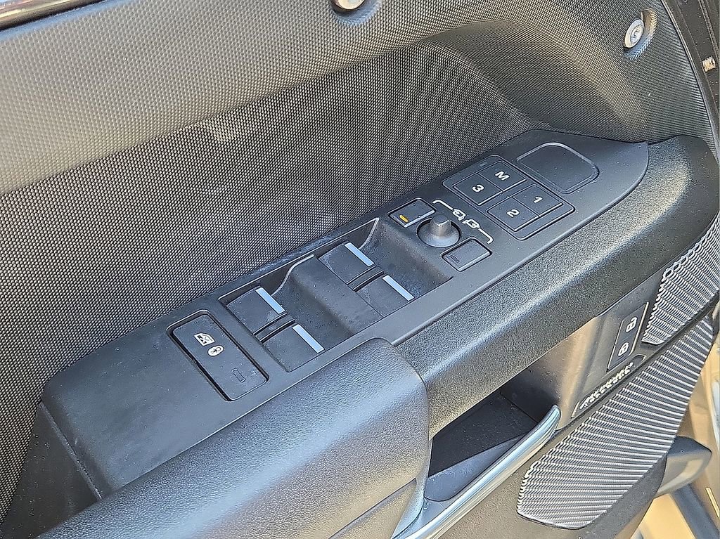 Used 2023 Land Rover Defender 110 V8 AWD/4WD image 23