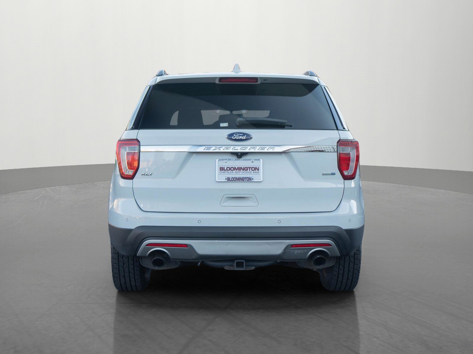 Used 2017 Ford Explorer XLT w/ Equipment Group 202A image 6